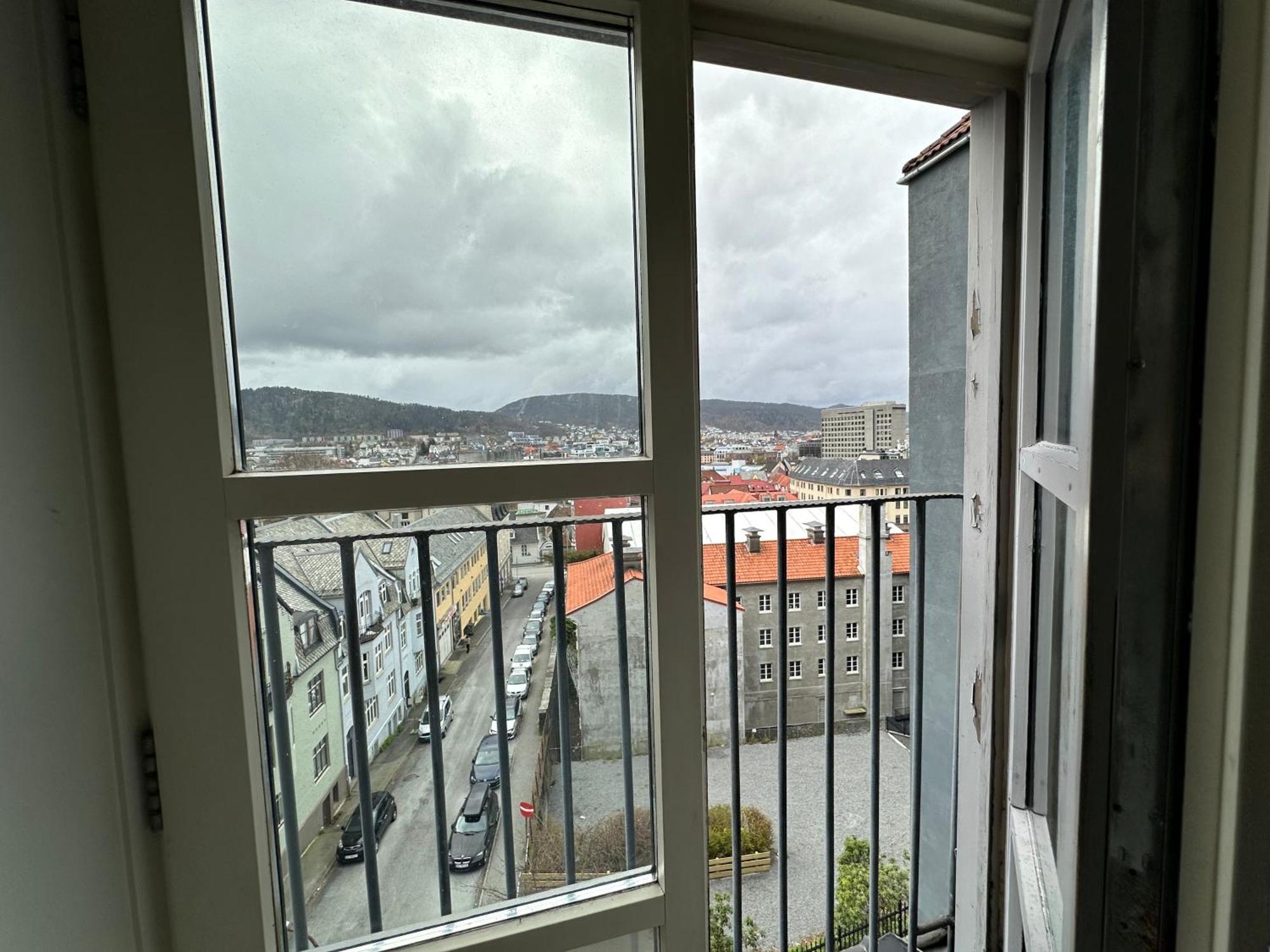 Appartement Sjarmerende Bolig Like Ved Togstasjonen à Bergen Extérieur photo